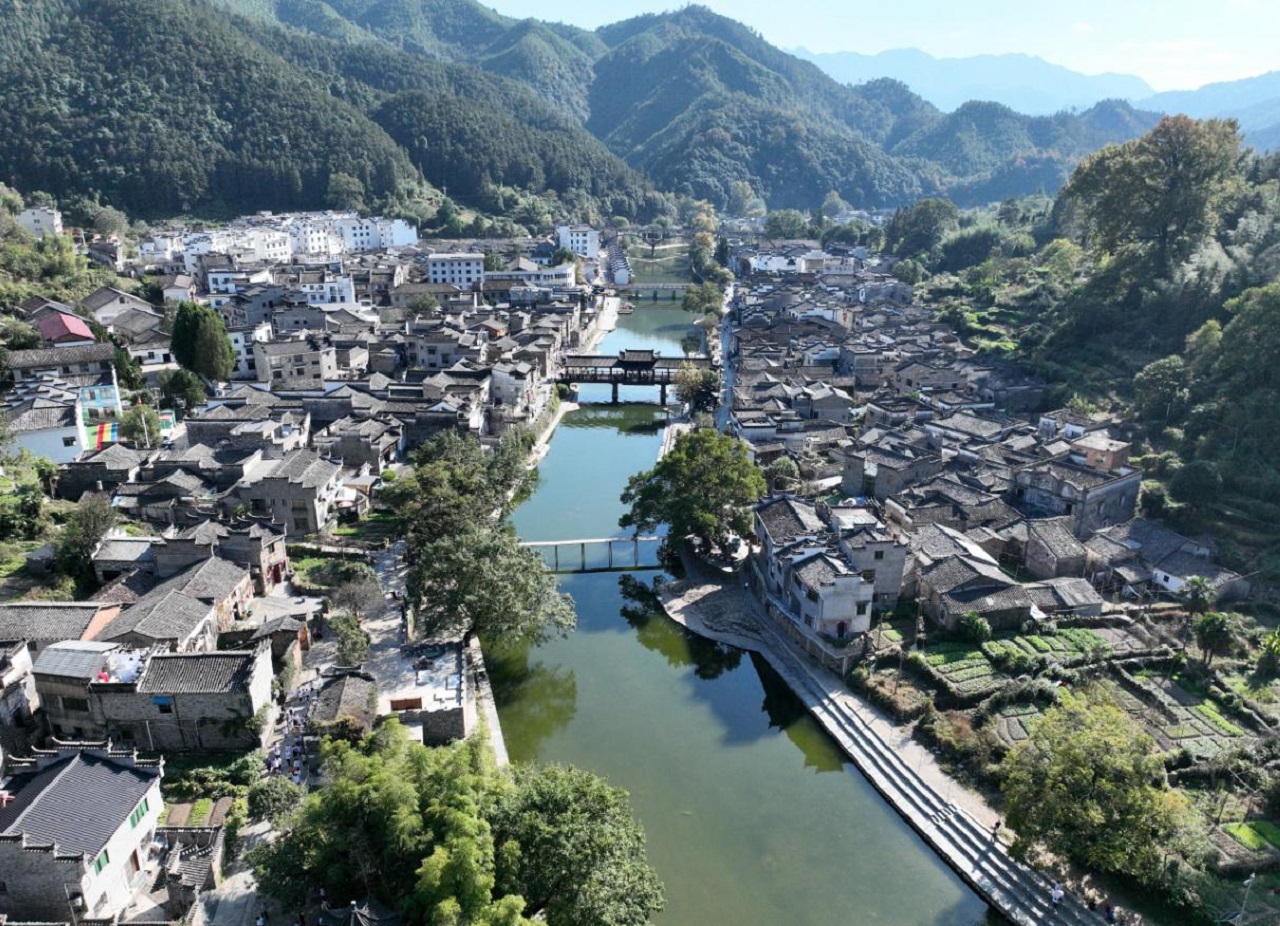 Mr. Peter Shi - Tour Guide in JingDeZhen, JiangXi Province