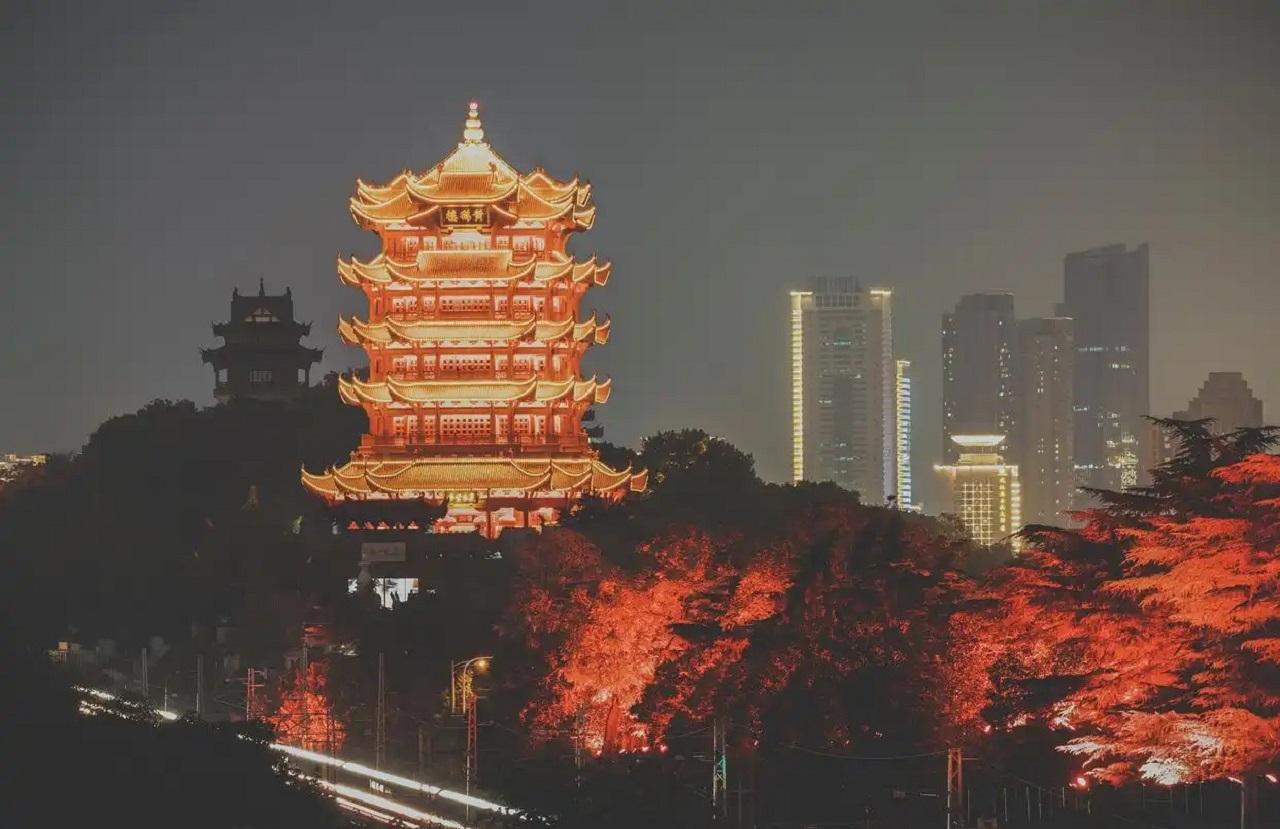 Ms. Mina Liu - Tour Guide in WuHan, HuBei Province
